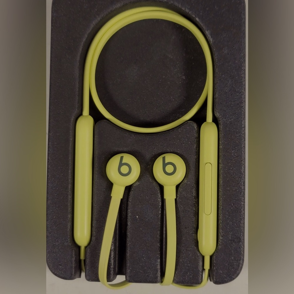 Beats Flex All-Day Bluetooth Wireless Earphones
- Yuzu Yellow
